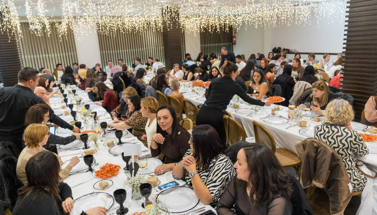 Comensales en el evento