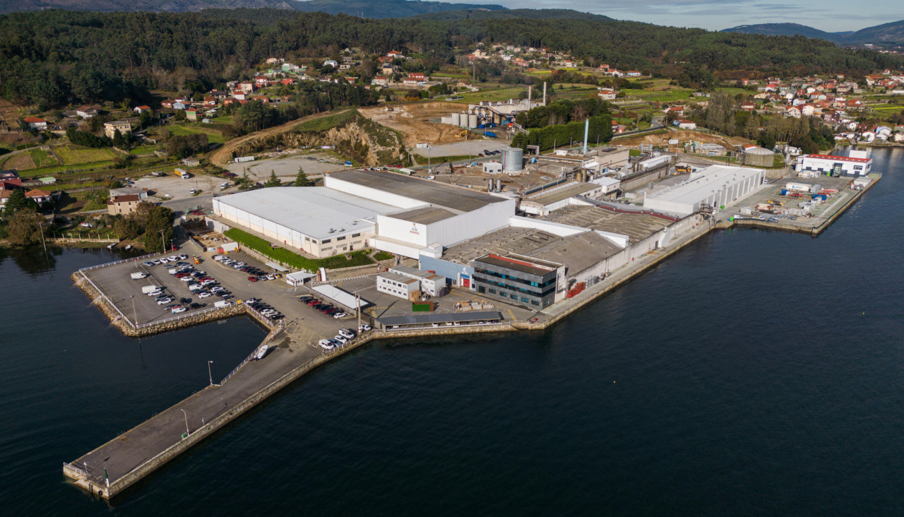 La empresa conservera Jealsa permanecerá hasta junio de 2067 en el lugar de O Bodión al ampliarle Portos de Galicia la concesión que ya tenía