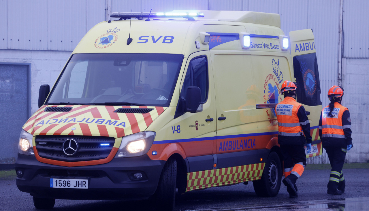 Ambulancia del 016 durante un operativo en la comarca