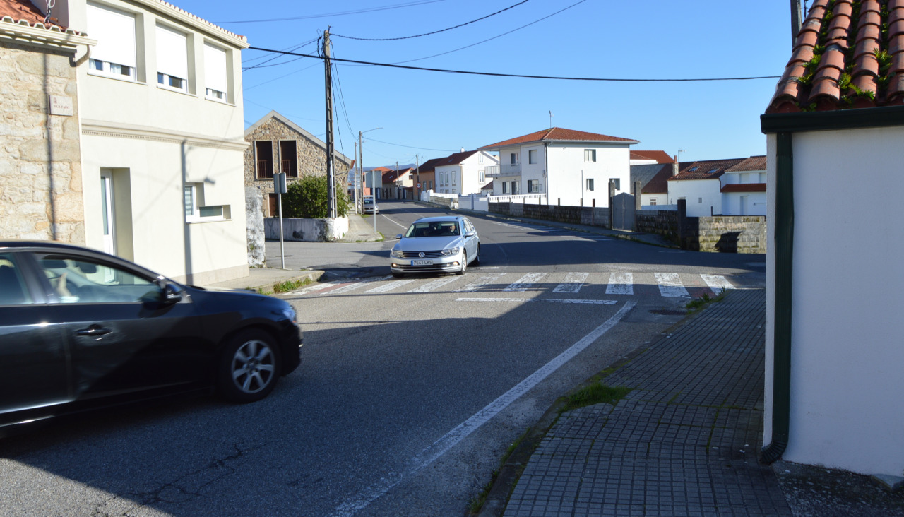El proyecto técnico de la renovación del pavimento de un tramo de la Avenida Buenos Aires, en Corrubedo, indica que su actual aglomerado asfáltico se halla en “mal estado”