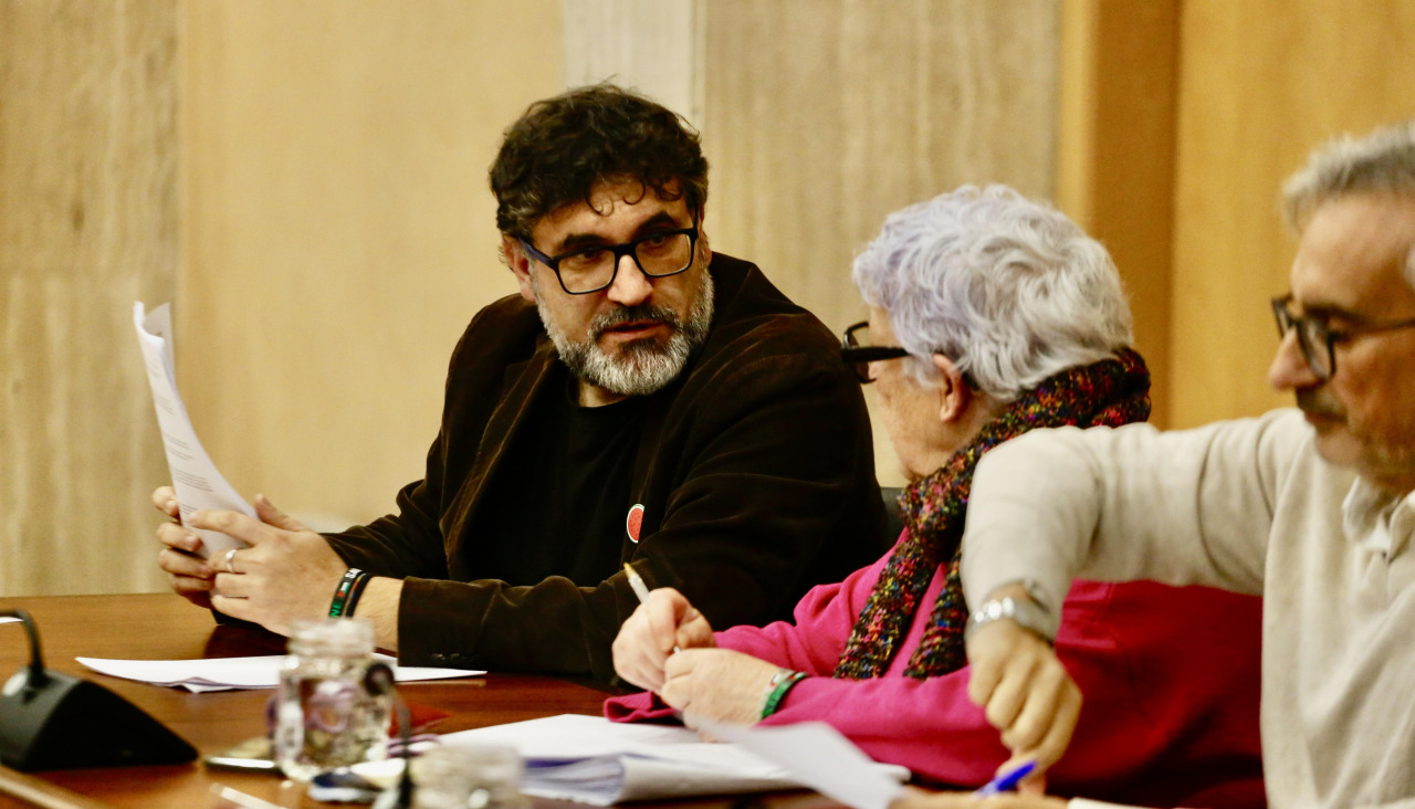 El edil de EU, Juan Fajardo, en un pleno