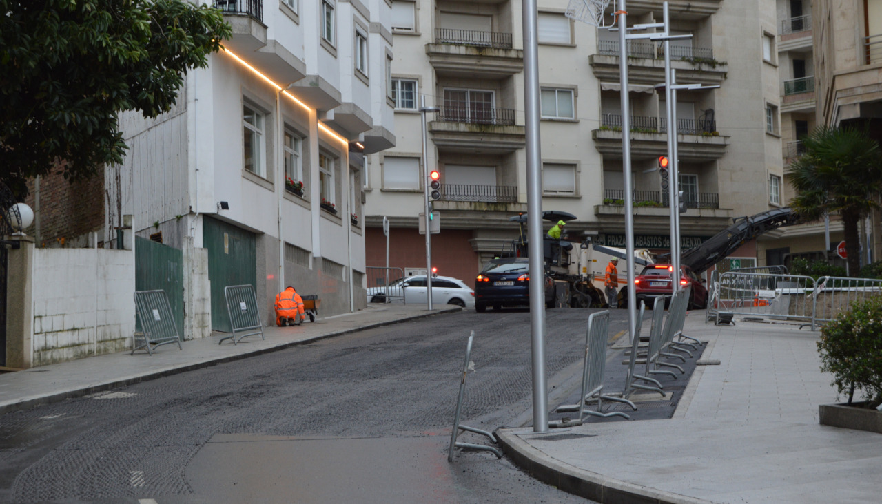 Las obras de mejora en las calles en torno al mercado de Sanxenxo ...
