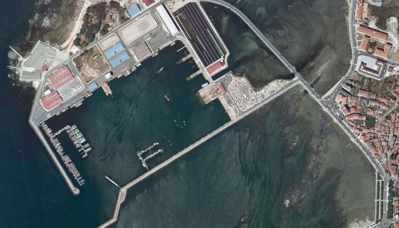 Vista aérea del puerto de Tragove