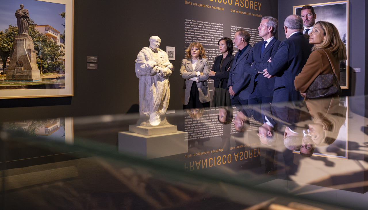 El presidente de la Xunta, Alfonso Rueda, asistió a la inauguración de la exposición en la Cidade da Cultura