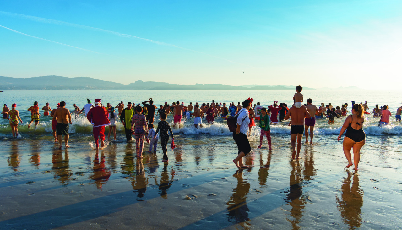 Los participantes en el agua