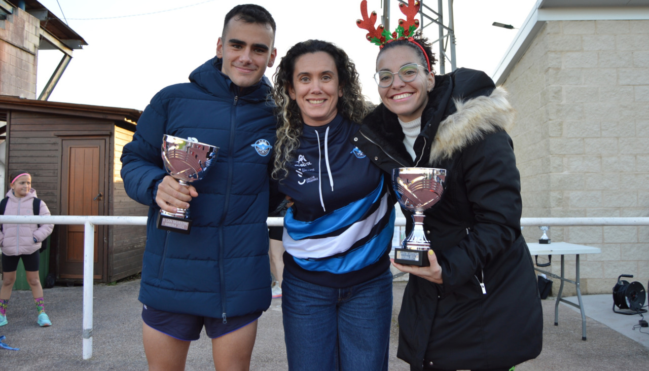 Imagen de los segundos clasificados en la prueba de 5.000 metros lisos de la San Silvestre de Ribeira