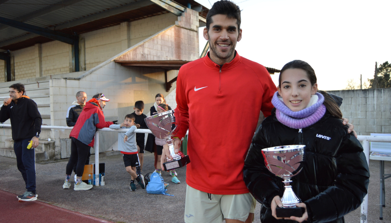 Imagen de los primeros clasificados en la prueba de 5.000 metros lisos de la San Silvestre de Ribeira