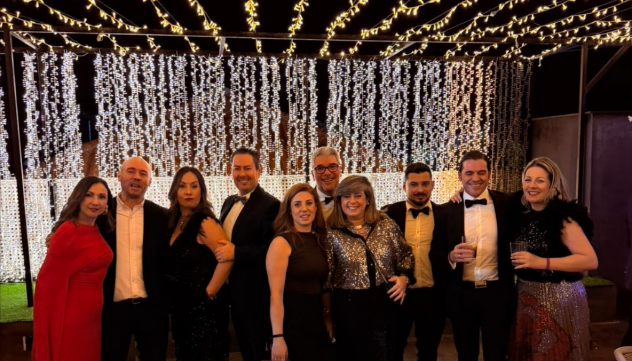 Grupos de amigos acudieron a la fiesta de Año Nuevo que se celebró en el restaurante Chicolino, en el lugar de Exipto, en la parroquia boirense de Abanqueiro