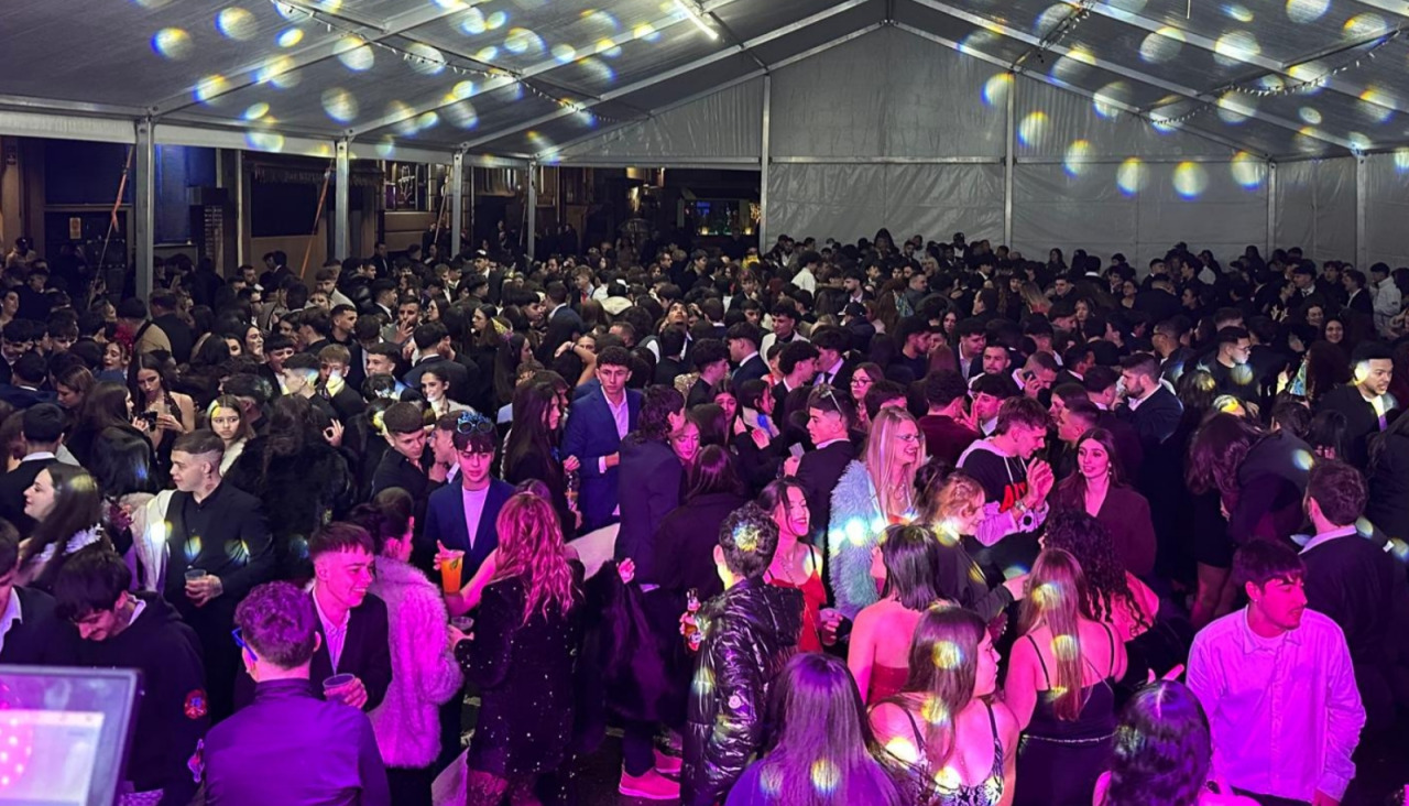 Las fiestas celebradas en carpas en la comarca resultaron una de las opciones de mayor demanda para la diversión en la primera madrugada del 2026