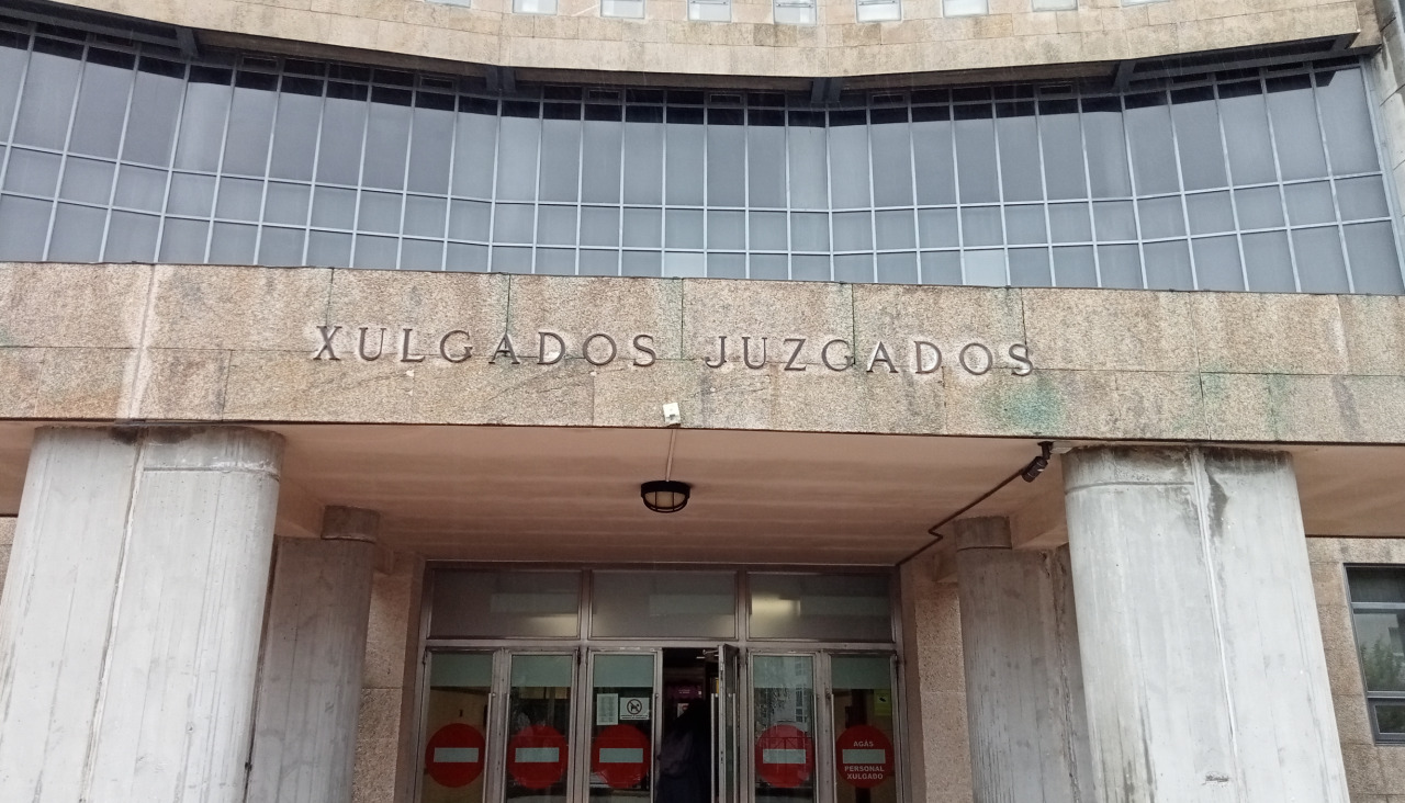 El juicio contra un ribeirense acusado de agresión sexual a una hija en 2023 fue señalado para el día 9 de enero en la sección compostelana de la Audiencia Provincial de A Coruña