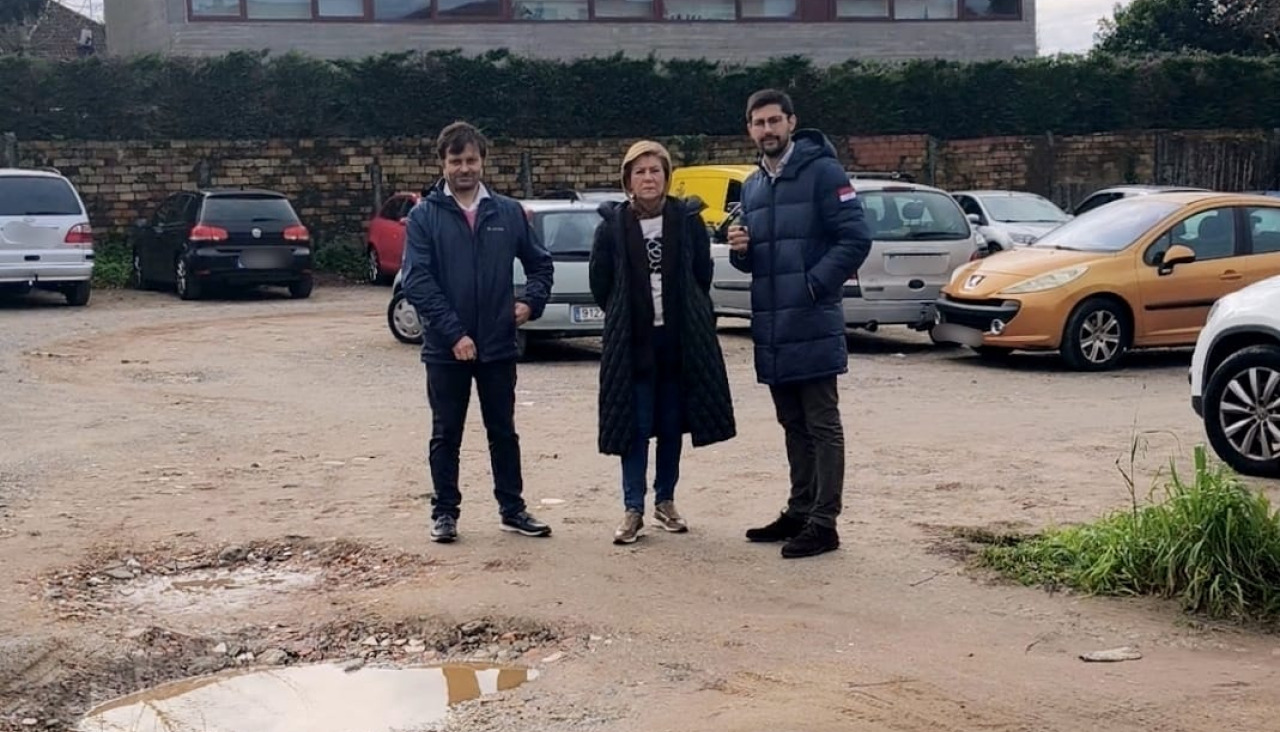 Concejales del PP en uno de los aparcamientos