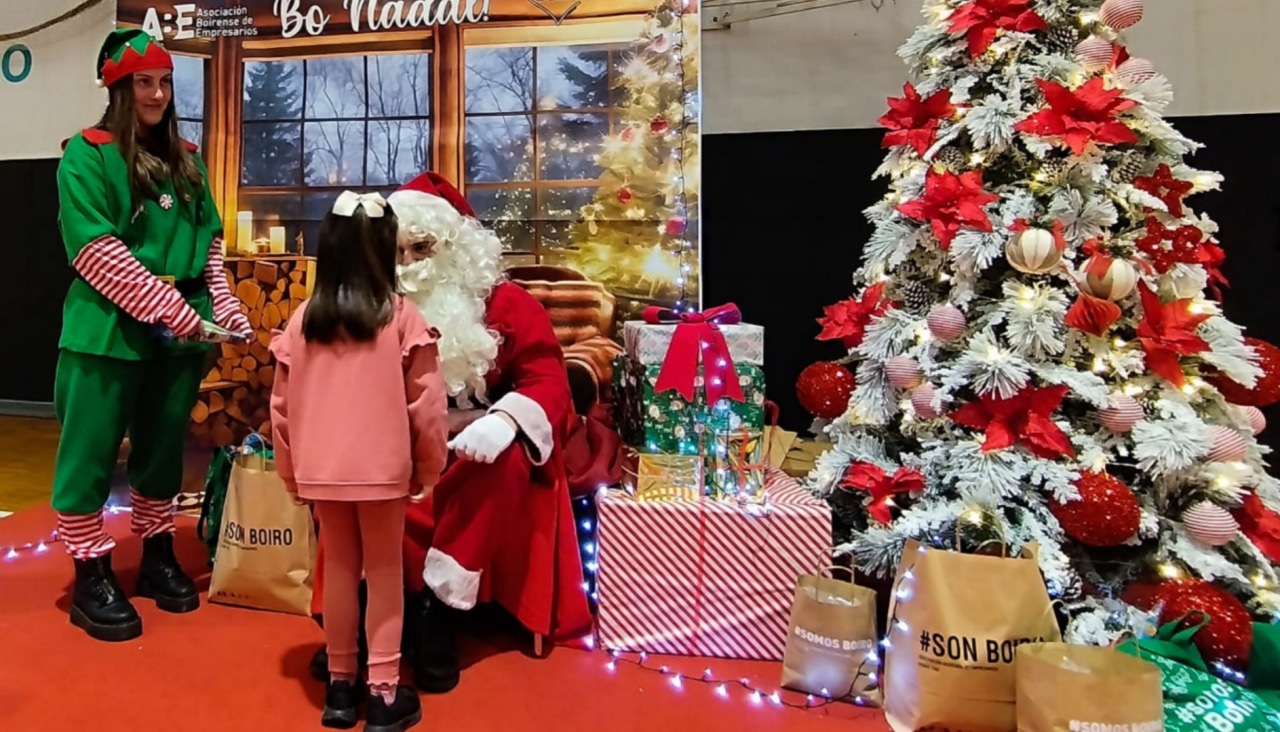 El parque infantil de la campaña navideña de la ABe incluyó la visita de Papá Noel en sus primeras dos jornadas