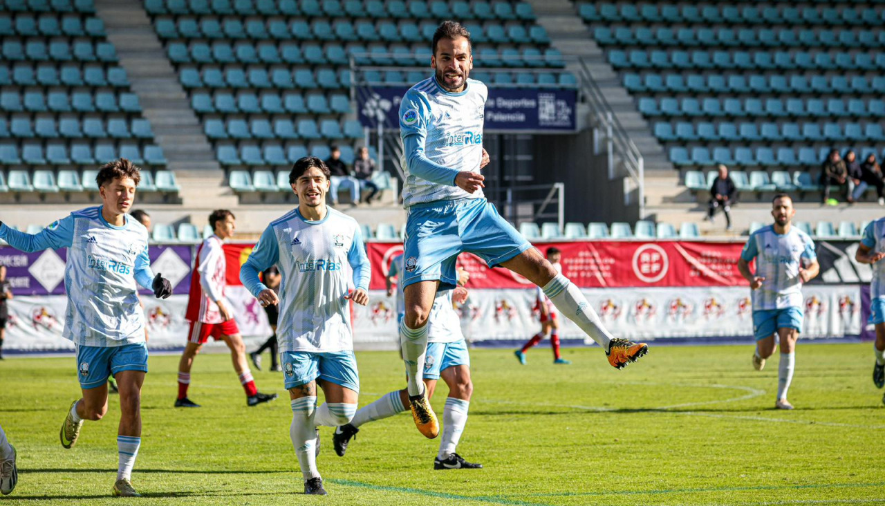 Adri Rodríguez celebra un gol anotado en la primera fase