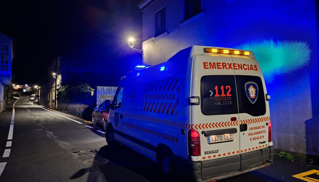 Los efectivos de Emerxencias se movilizaron para sofocar el incendio