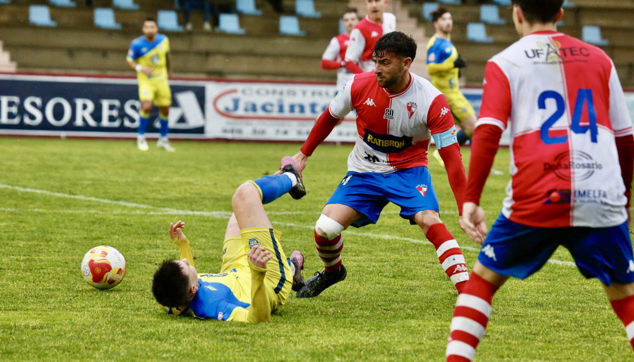 Pacheco durante una acción en el derbi