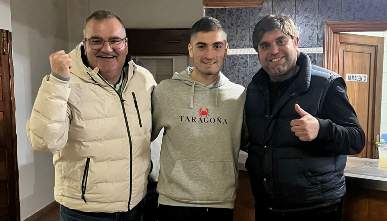 Pablo y Yobbi, de Valga, ganaron la repesca del campeonato de truco organizado por la comisión de fiestas de Taragoña