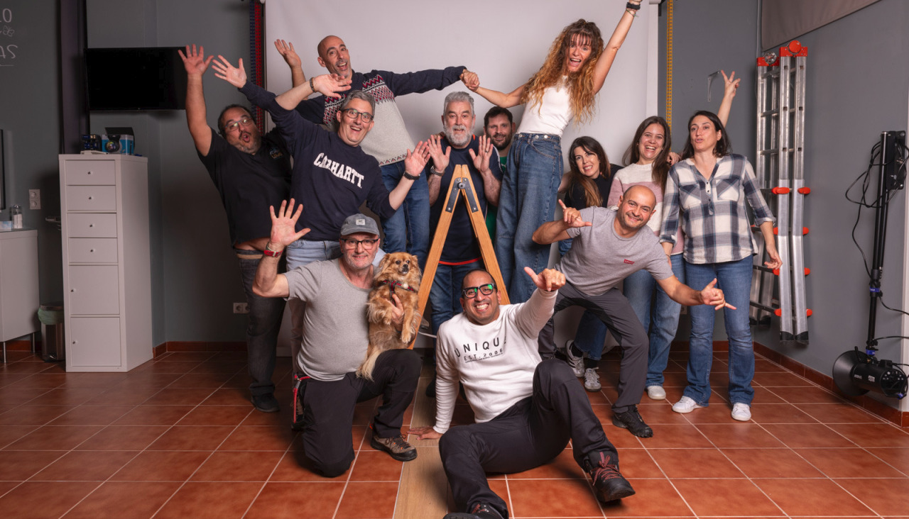 Algunos de los socios de Ollares de Portonovo tras un taller