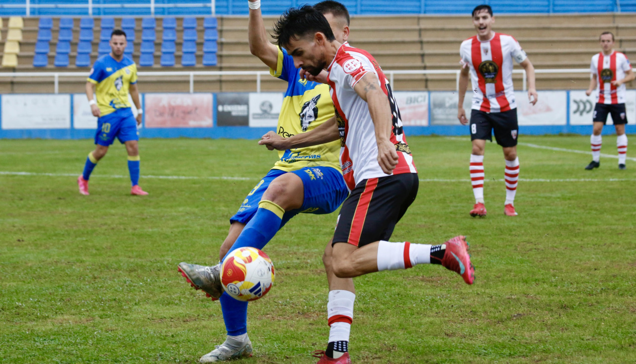 Julio Rey en el partido ante el Cambados