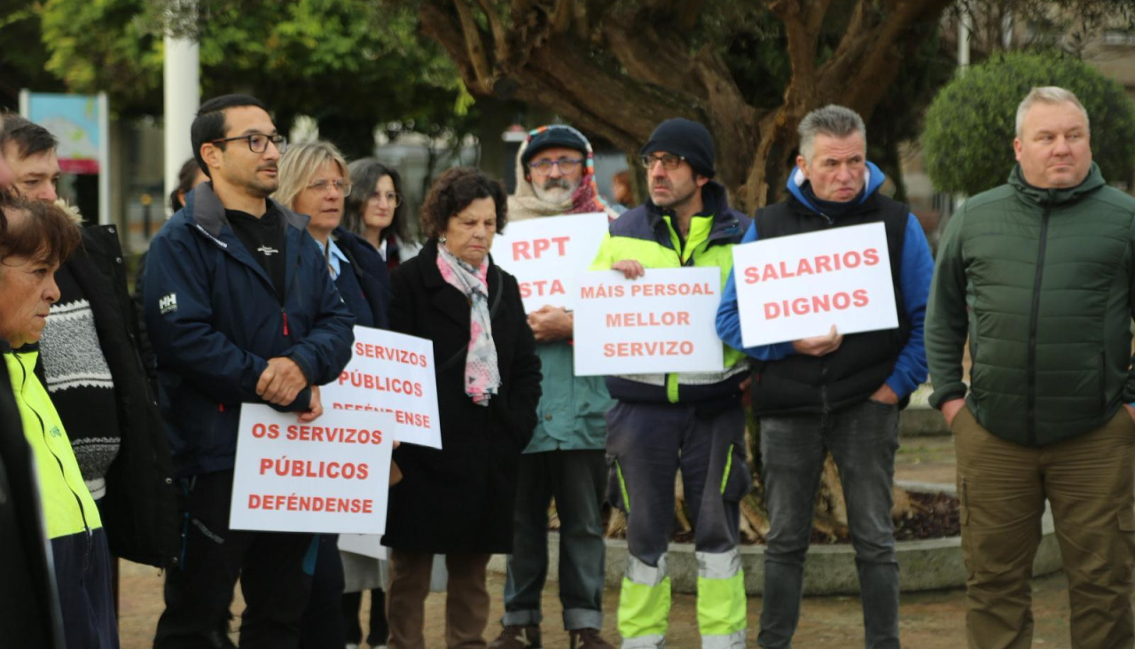 Un momento de la protesta de los trabajadores frente al Concello