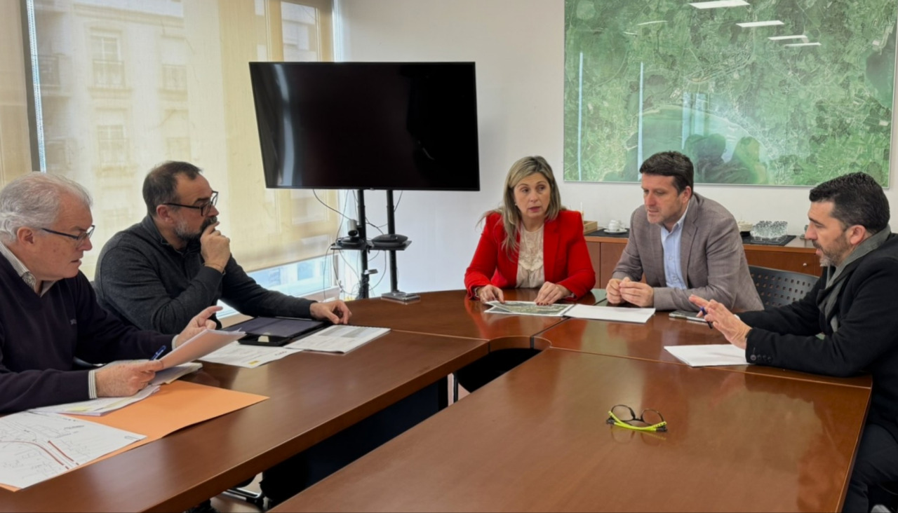 Representantes provinciales y municipales mantuvieron una reunión de trabajo en la sala de juntas del consistorio boirense