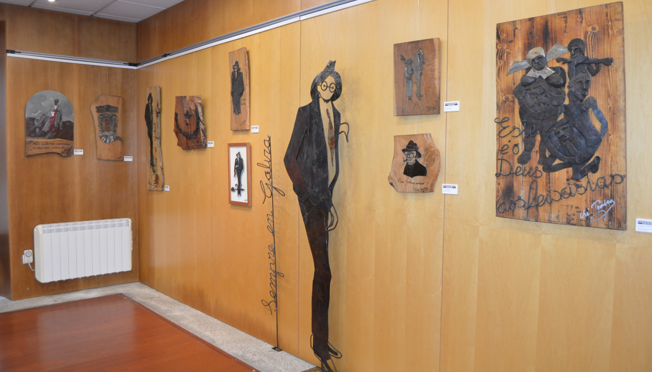 La muestra de Che Tembra en homenaje a Castelao puede visitarse durante lo que resta de enero y en febrero en la casa de cultura de A Pobra
