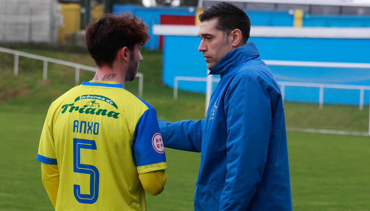 Pénjamo dando órdenes a Anxo