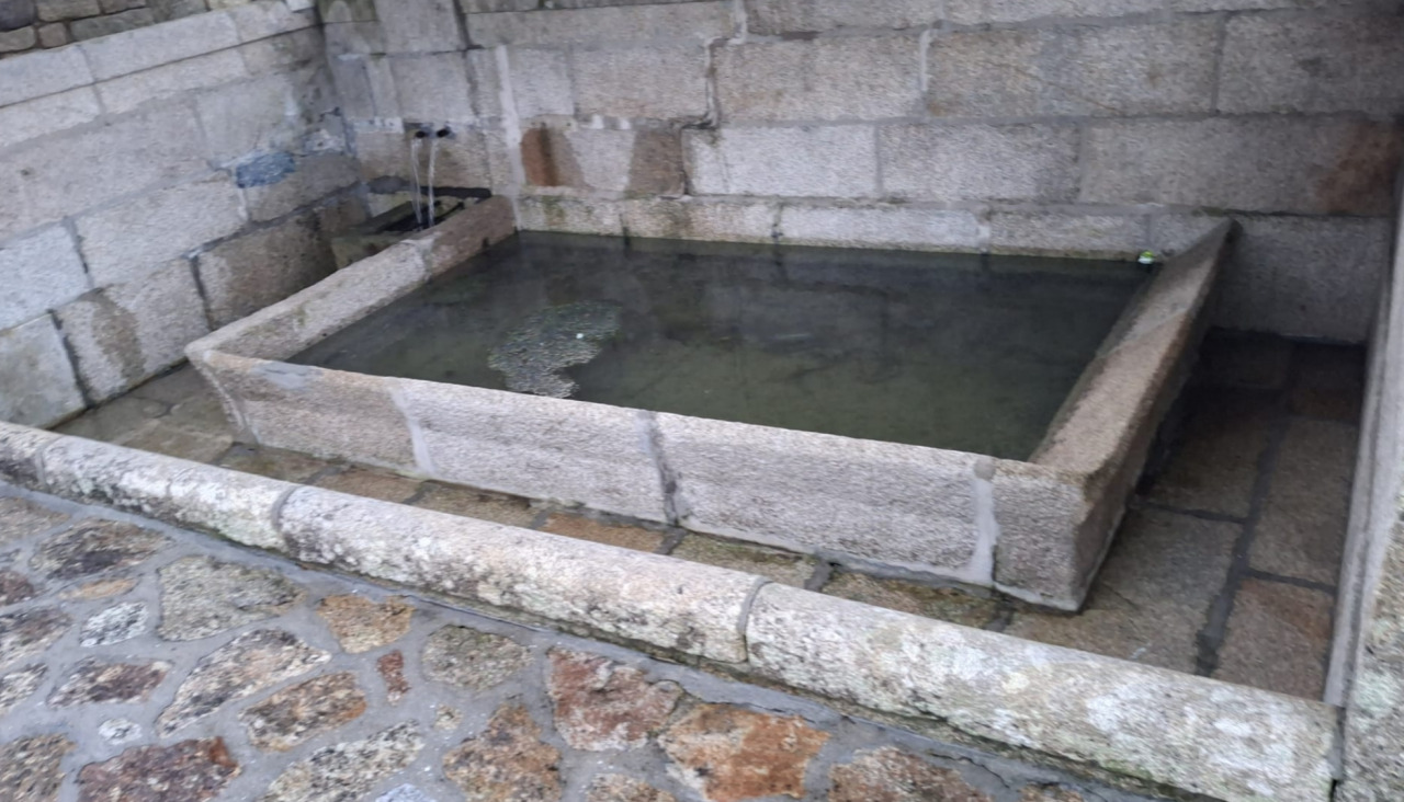 El lavadero de Bretal fue uno de los primeros elementos en los que se acometieron las tareas de limpieza