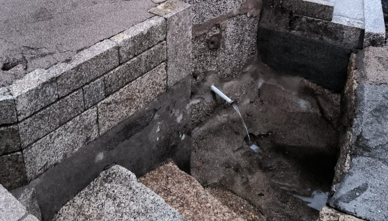 La fuente del lugar de A Aldea, en la parroquia de Castiñeiras, fue objeto de labores de limpieza