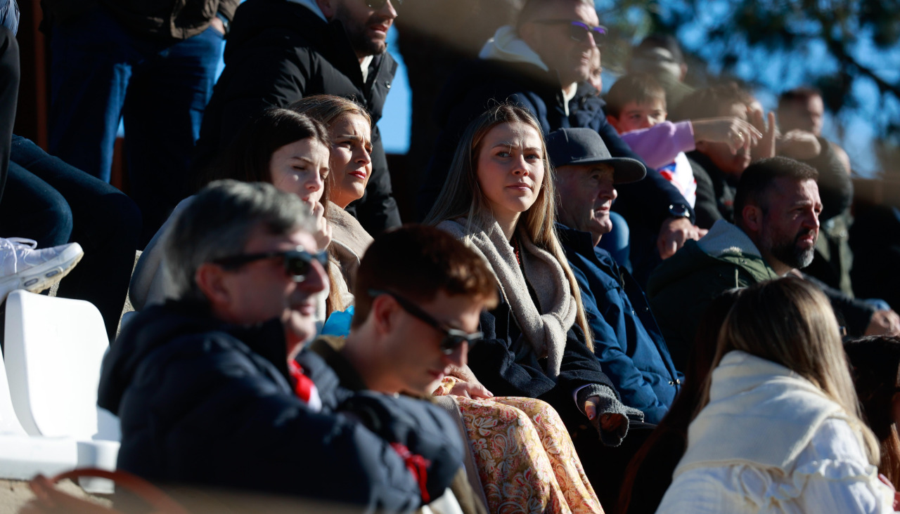 Multitud de aficionados de Vilagarcía llenaron las gradas del Salvador Otero