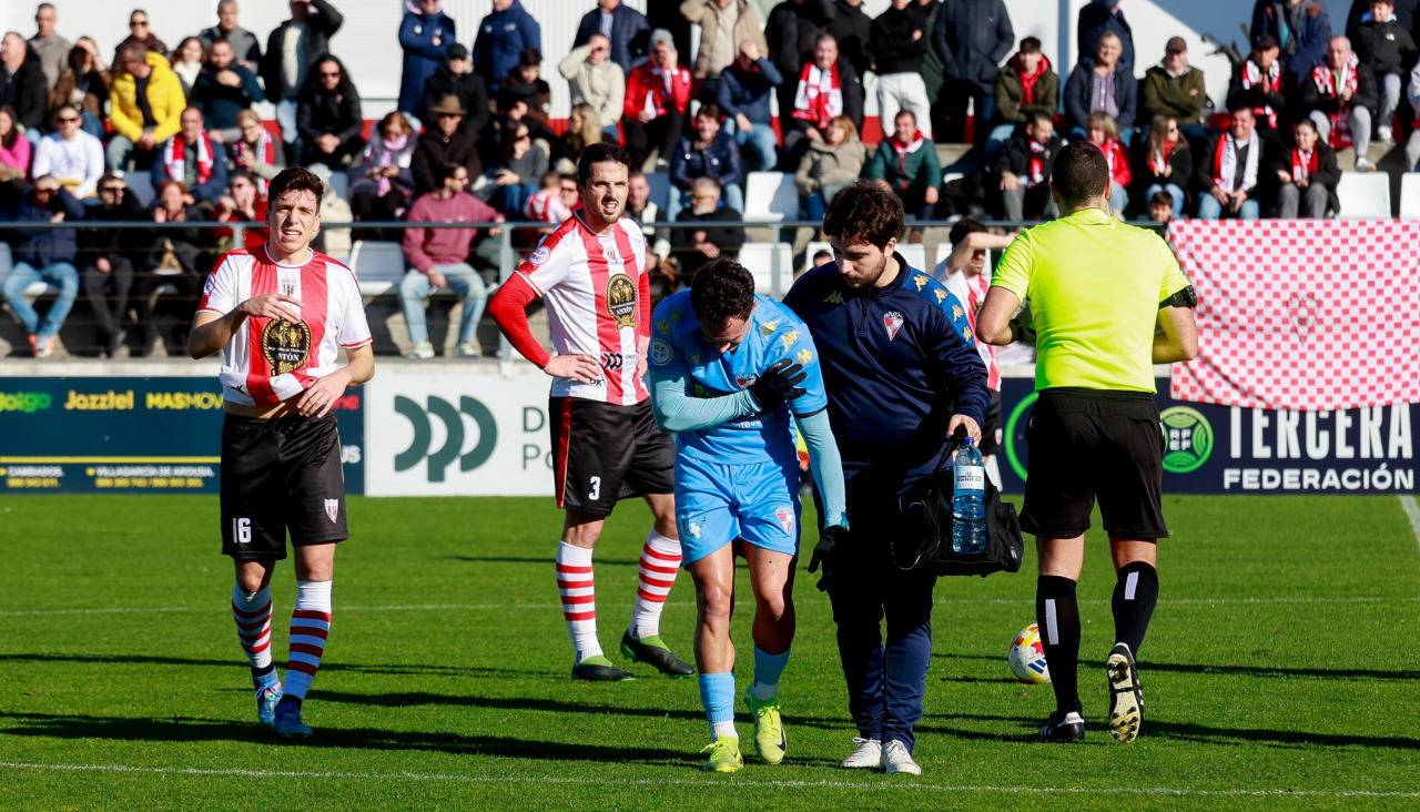 Mario García se retiró del derbi en A Illa