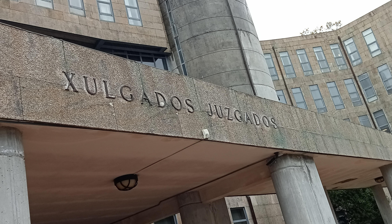 La sección compostelana de la Audiencia de A Coruña señaló para hoy los dos juicios por delitos contra la salud pública