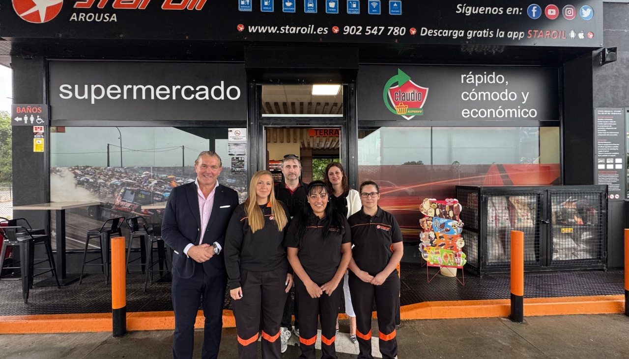 Empleados del supermercado cambadés inaugurado en 2025