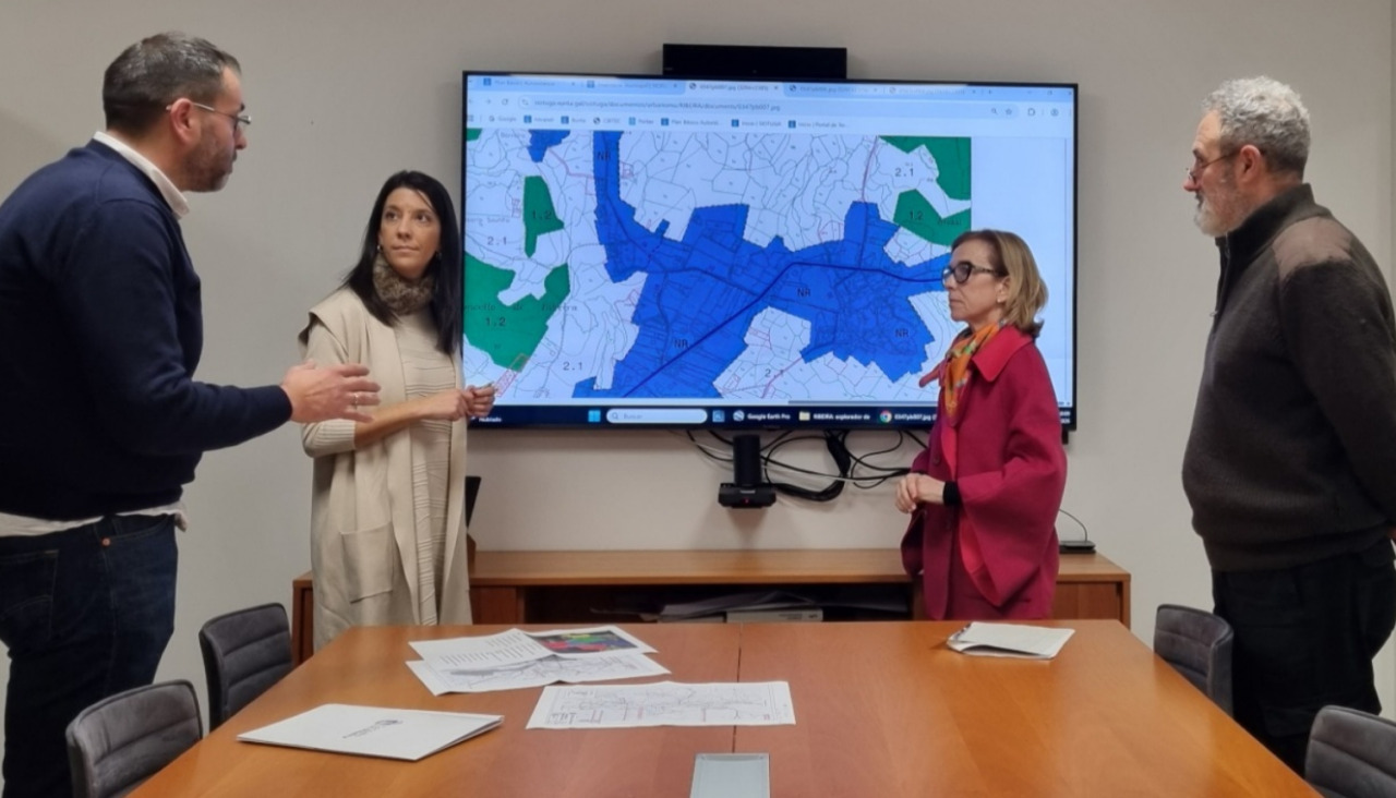 La alcaldesa mantuvo reuniones para iniciar los trámites de modificación que previsiblemente culminarán en año y medio