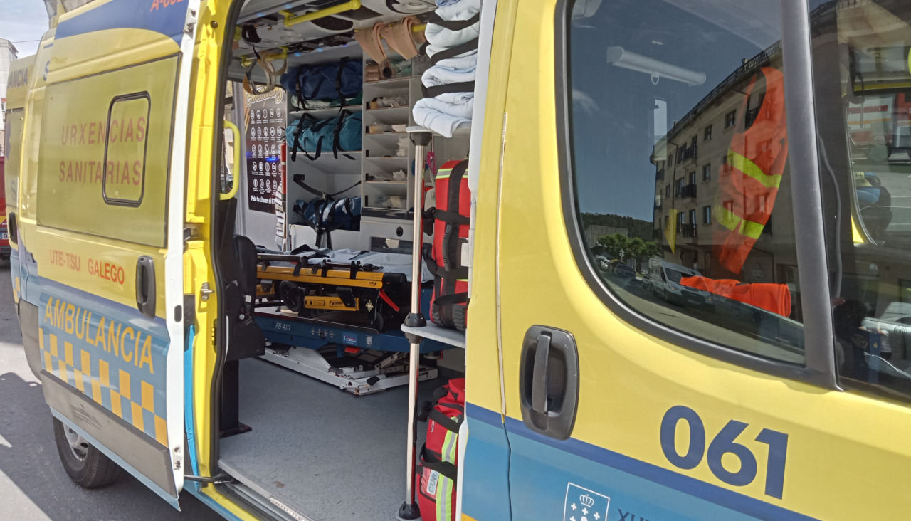 Sendas ambulancias del 061 fueron movilizadas para atender a las víctimas de dos accidentes de circulación