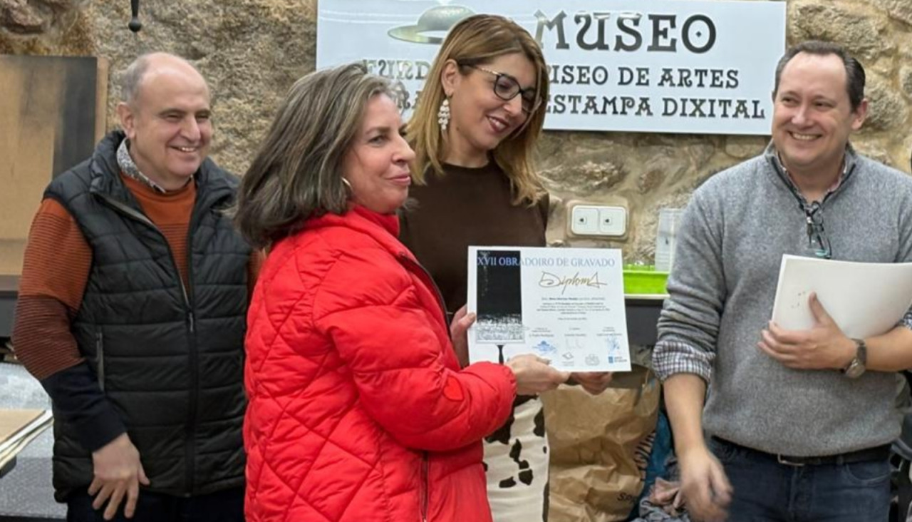 La concejala de Cultura, Ana Barreiro, participó en la entrega de diplomas a los alumnos del taller de grabado