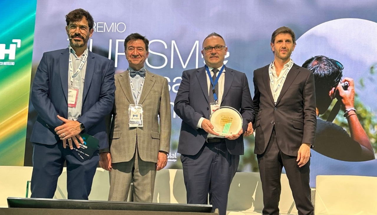 Momento de la entrega del galardón