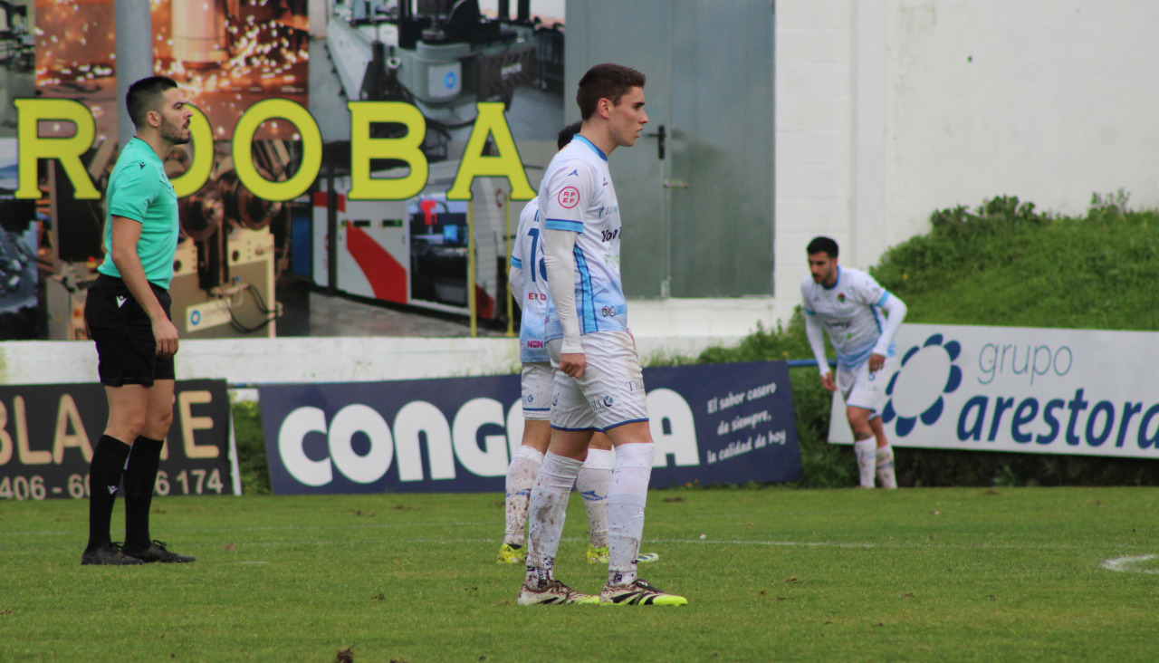 Mario Romero durante el partido ante el Estradense
