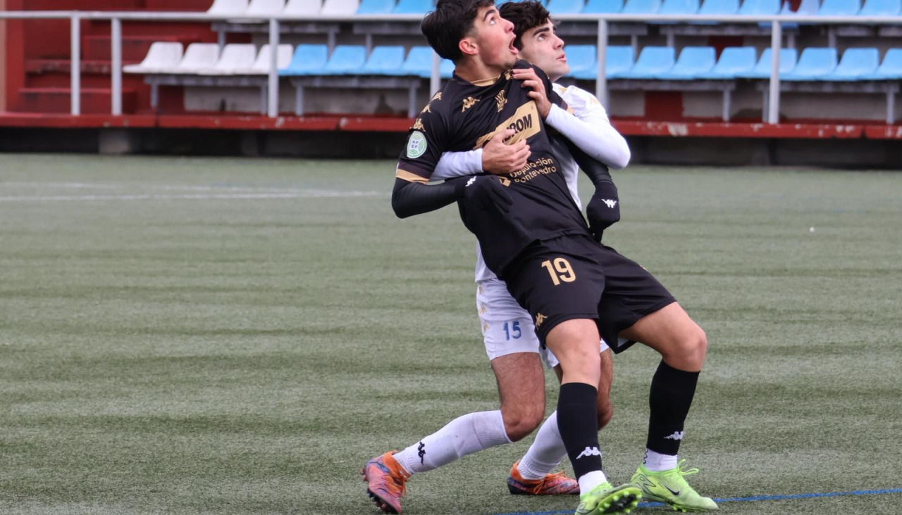 Seijo en acción durante el partido el domingo en A Grela