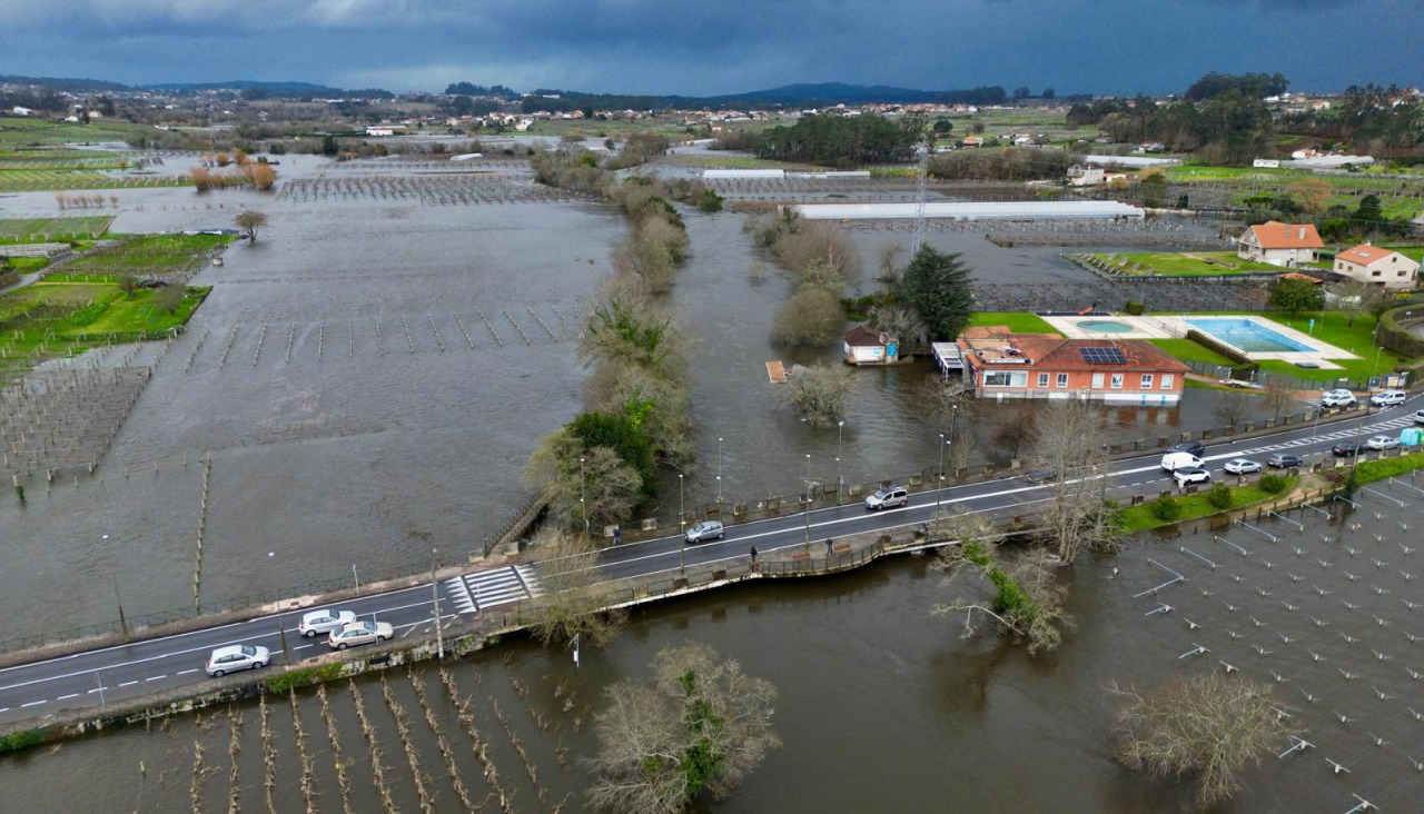 El Umia desbordó completamente a su paso por Ribadumia