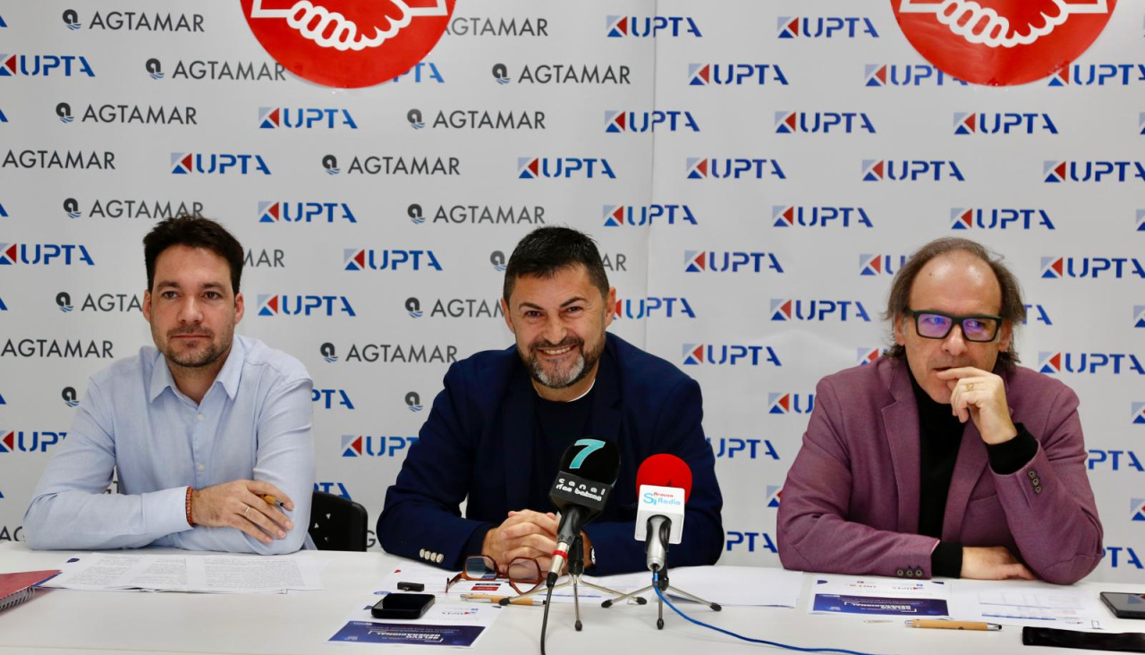 Eduardo Abad y Jesús Diéguez, de UPTA, presentaro el congreso junto a Medeiros, de UGT.jpg