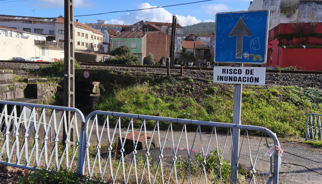 La crecida del caudal del Ulla supone un riesgo para Cesures 