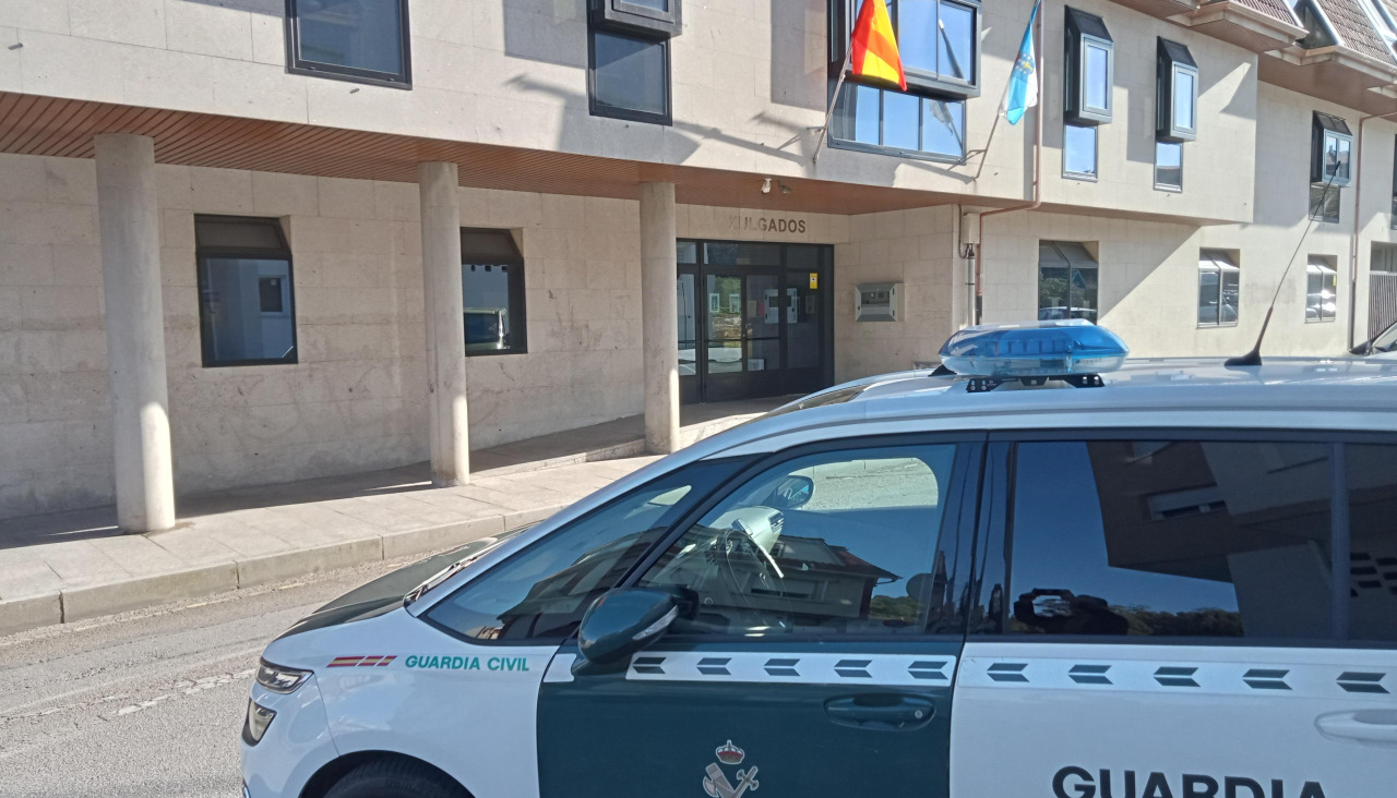 La Guardia Civil puso el sábado a disposición judicial al joven detenido como presunto autor de cinco robos con violencia o intimidación