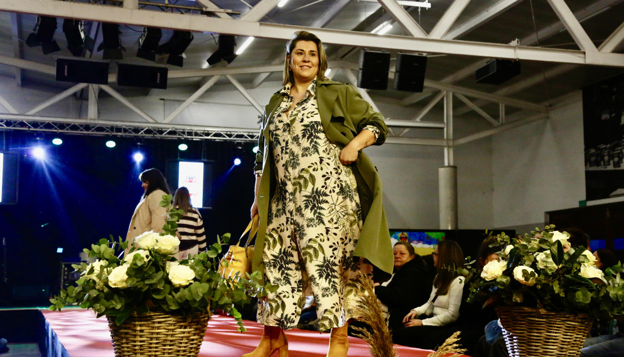 Una de las participantes en el desfile