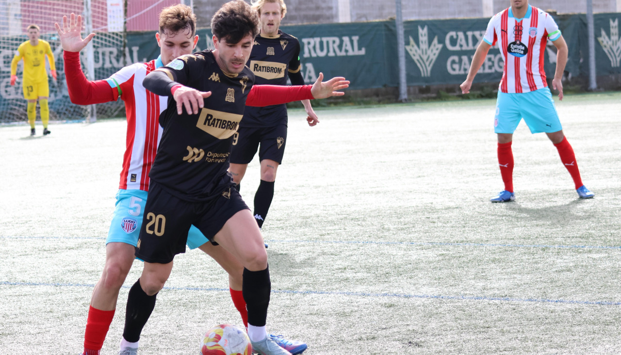 Álex Rey fue uno de los cinco cambios que introdujo Gonza en la segunda parte en Lugo.