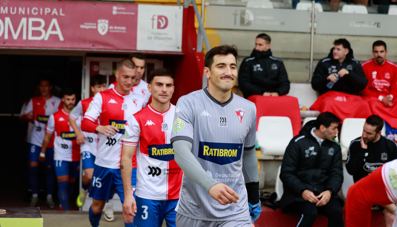 Chema durante un partido en A Lomba