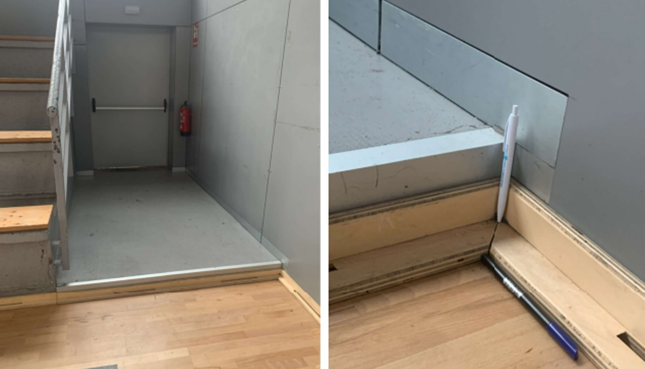 Escalones inmensos en el acceso a la puerta de emergencia