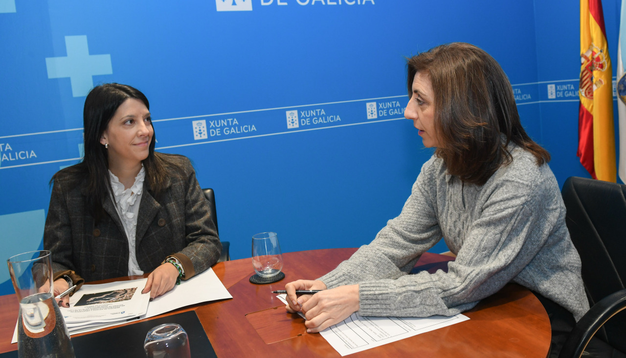 María Sampedro y Ángeles Vázquez valoran el estado de la EDAR de Ribeira 