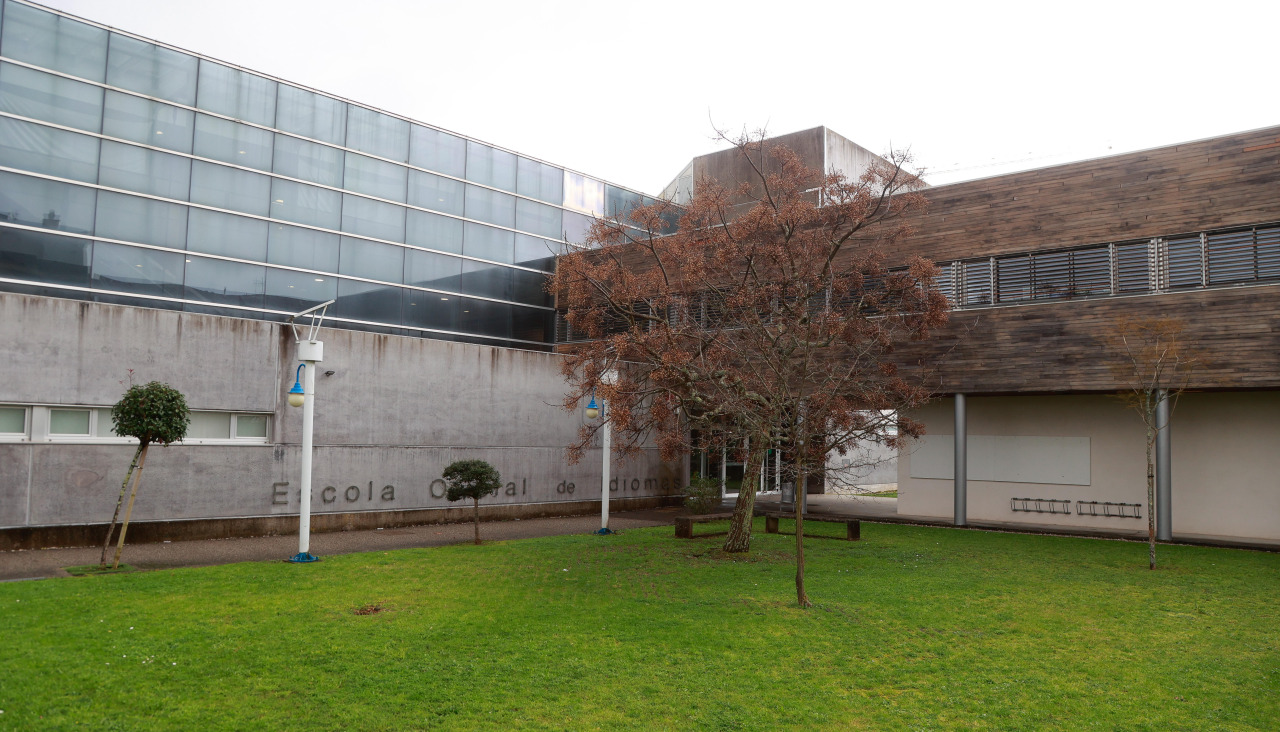 Fachada de la EOI, situada en A Lomba