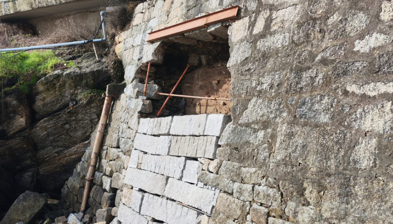 Las obras en el muro de la Avenida de Pontevedra en Portonovo