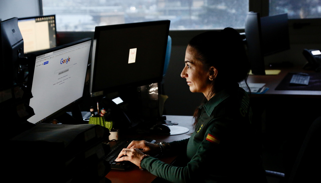 Agente Verónica Argibay, miembro del Equipo de Investigación Tecnológica de la Guardia Civil
